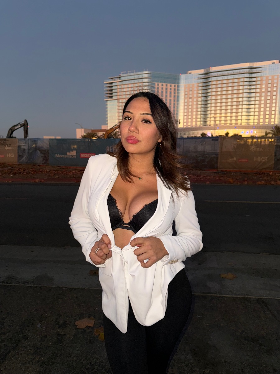 Take a pause and enjoy Ali Cruz — streaming from Hanoi