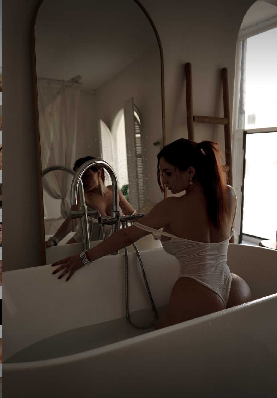 A playful frame from Miranda Faith nude — online in Hanoi