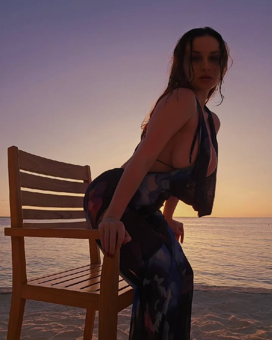 Sexy girl Miranda Faith nude in Hanoi