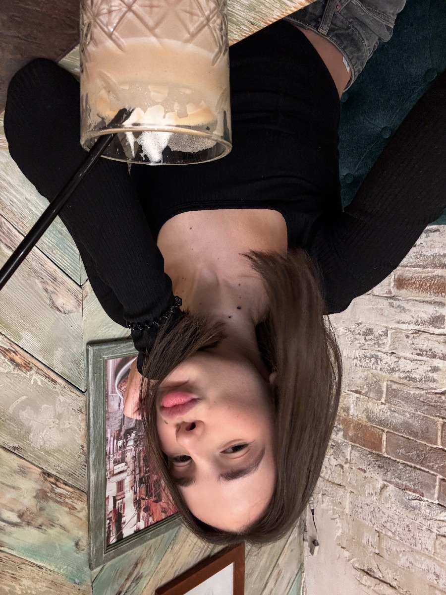 Fresh photos, fresh mood — Tina online in Hanoi